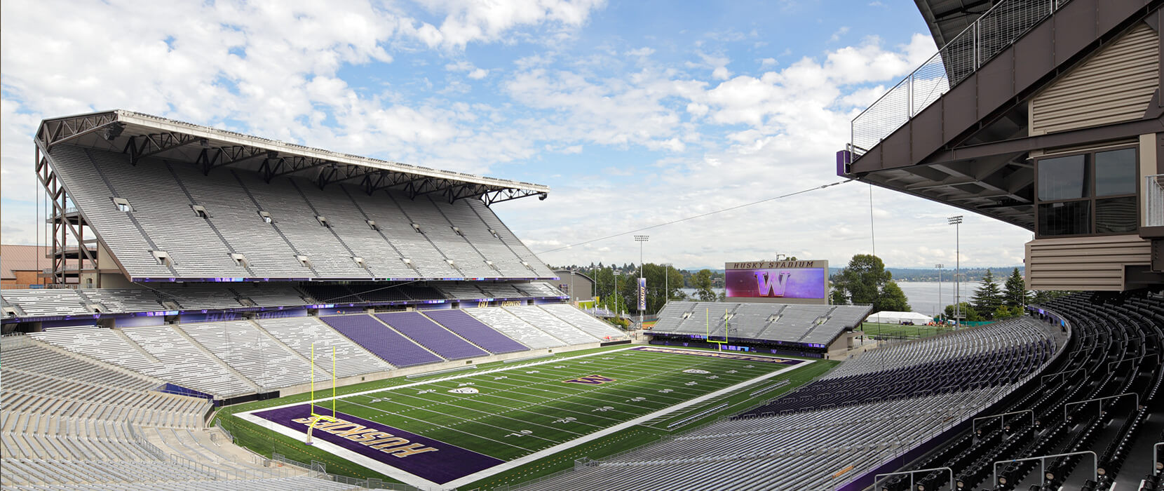 how many can fit in husky stadium